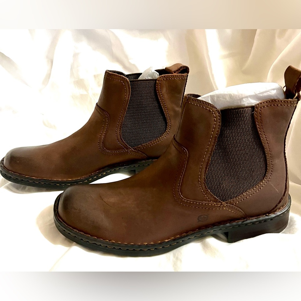 Born Men’s Hemlock Leather Chelsea Boots 
Dark Brown Chestnut Size 9